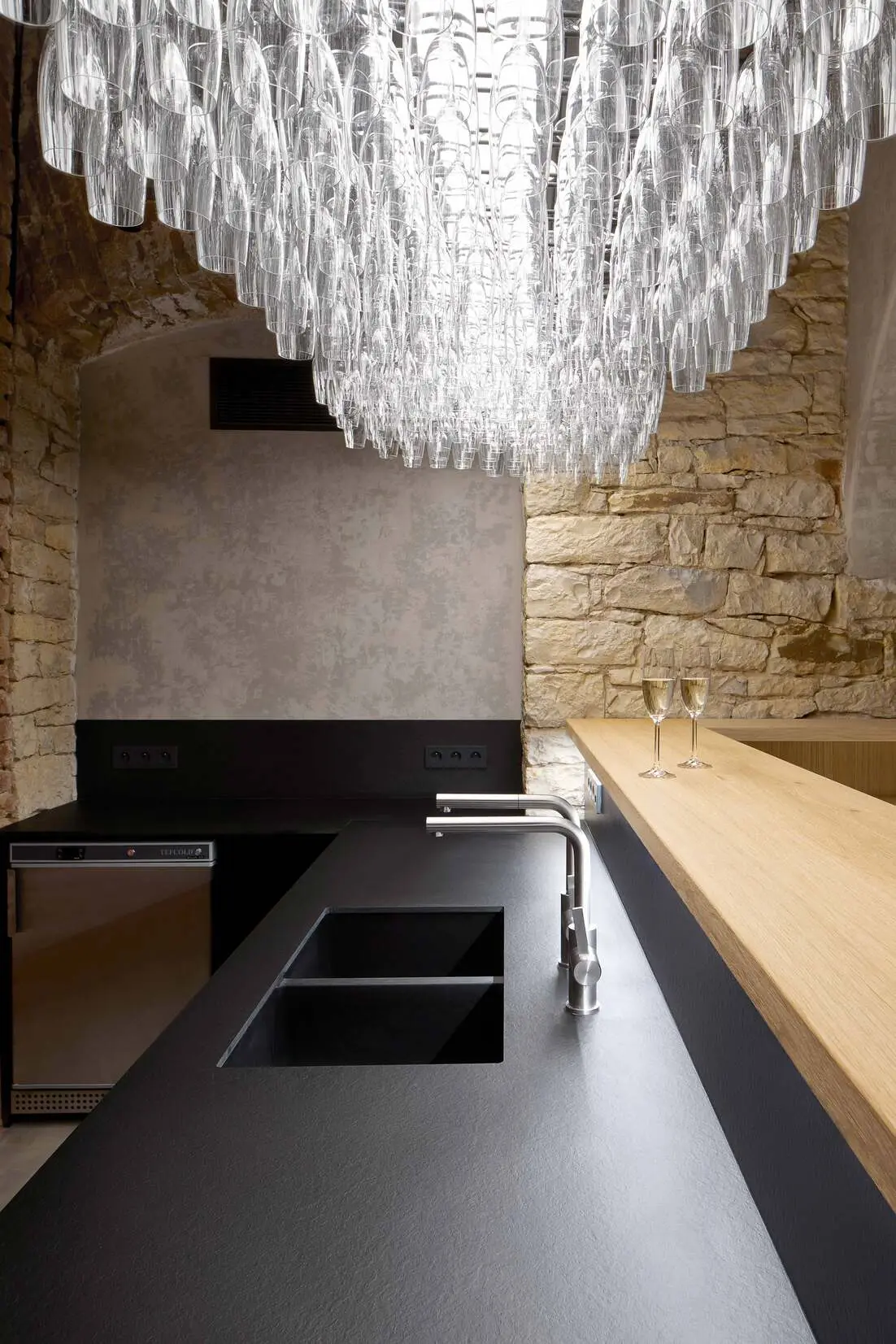 Sklep: wine bar pod klenbou
